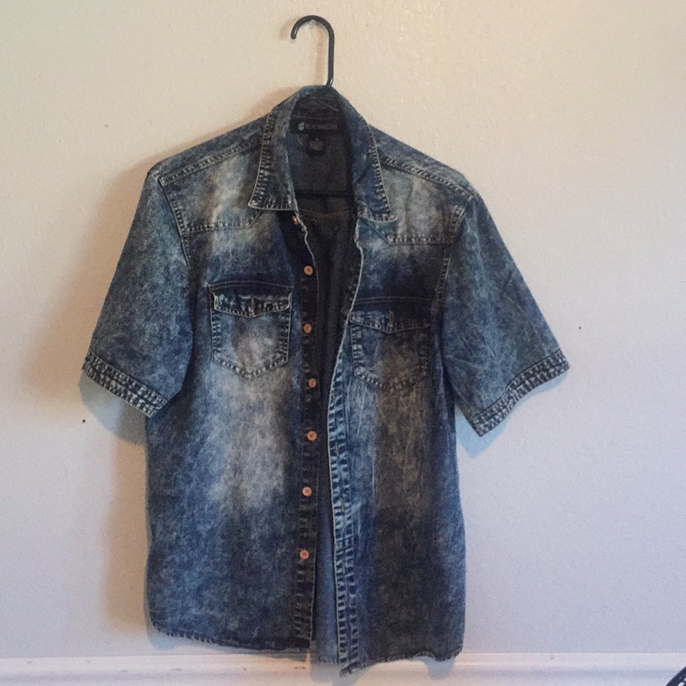 Used Rocawear jean jacket shirt